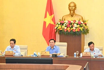 Chủ tịch Quốc hội Vương Đình Huệ phát biểu ý kiến tại phiên họp chuyên đề pháp luật sáng 24/9.