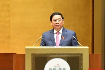 Thủ tướng Chính phủ Phạm Minh Chính trình bày Báo cáo đánh giá kết quả thực hiện kế hoạch phát triển kinh tế-xã hội. (Ảnh: ĐĂNG KHOA)