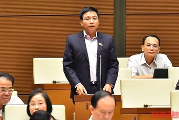 Bộ trưởng Giao thông vận tải Nguyễn Văn Thắng giải trình một số vấn đề đại biểu Quốc hội quan tâm. Ảnh: THỦY NGUYÊN