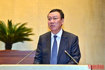 Tổng Thanh tra Chính phủ Đoàn Hồng Phong trình bày Báo cáo công tác phòng, chống tham nhũng năm 2022 trong phiên họp sáng 8/11. Ảnh: ĐĂNG KHOA