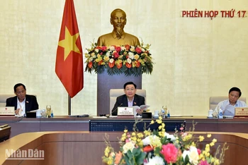 Chủ tịch Quốc hội Vương Đình Huệ điều hành nội dung phiên họp chiều 28/11. (Ảnh: DUY LINH)