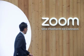 Doanh thu của Zoom ước tăng 6,7% trong năm tài khóa 2022, nhưng lợi nhuận ước giảm 38%. (Ảnh: Reuters)