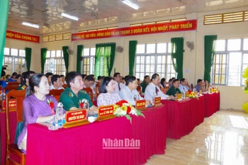 Các đại biểu dự “Ngày hội biên phòng toàn dân” tại xã An Thạnh 3, huyện Cù Lao Dung (Sóc Trăng). 