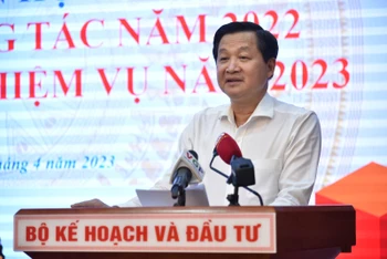 Phó Thủ tướng Lê Minh Khái phát biểu ý kiến chỉ đạo tại phiên họp. (Ảnh: Quang Thương/VGP)