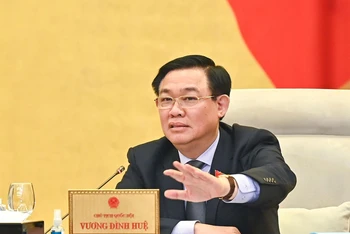 Chủ tịch Quốc hội Vương Đình Huệ góp ý vào dự án Luật Kinh doanh bất động sản (sửa đổi). (Ảnh: DUY LINH)