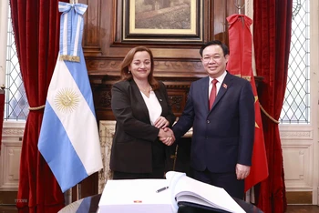 [Ảnh] Chủ tịch Quốc hội Việt Nam hội đàm với Chủ tịch Hạ viện Argentina