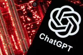 Nhiều nước trên thế giới đang cân nhắc hạn chế ChatGPT do lo ngại về mất an ninh dữ liệu. (Ảnh: Reuters)