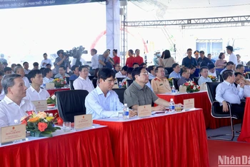 Thủ tướng Phạm Minh Chính dự Lễ khánh thành Dự án xây dựng công trình đường bộ cao tốc Bắc - Nam phía đông giai đoạn 2017-2020 đoạn Mai Sơn - Quốc lộ 45 và Phan Thiết - Dầu Giây.