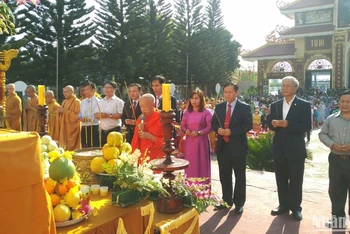 Thực hiện nghi thức lễ Giỗ Tổ Hùng Vương tại chùa tháp Kỳ Quang, huyện Đăk Hà