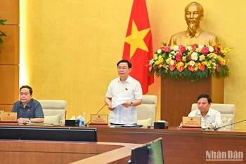 Chủ tịch Quốc hội Vương Đình Huệ phát biểu bế mạc Phiên họp thứ 23 của Ủy ban Thường vụ Quốc hội. (Ảnh: DUY LINH)