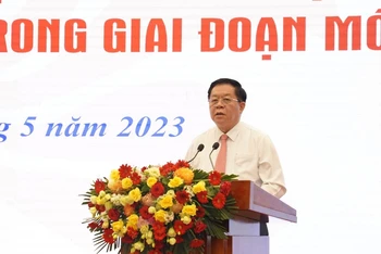 Đồng chí Nguyễn Trọng Nghĩa, Bí thư Trung ương Đảng, Trưởng Ban Tuyên giáo Trung ương phát biểu bế mạc Hội thảo.