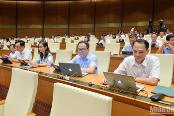 Các đại biểu Quốc hội dự phiên thảo luận về dự án Luật Phòng thủ dân sự chiều 24/5. (Ảnh: THỦY NGUYÊN)