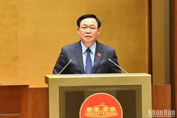 Chủ tịch Quốc hội Vương Đình Huệ phát biểu kết thúc phiên chất vấn nhóm vấn đề thứ tư thuộc lĩnh vực giao thông vận tải. (Ảnh: ĐĂNG KHOA)