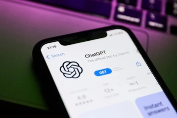 Công ty mẹ của ứng dụng chatbot ChatGPT bị cáo buộc thu thập và sử dụng trái phép dữ liệu cá nhân của hàng triệu người từ internet. (Ảnh minh họa: CNN)
