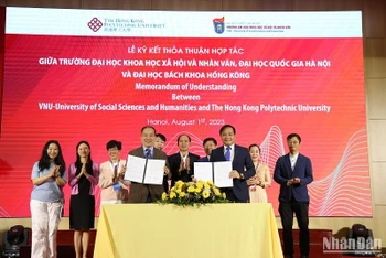 Trong khuôn khổ Hội thảo diễn ra Lễ ký kết thỏa thuận hợp tác giữa Trường đại học Khoa học xã hội và Nhân văn (Đại học Quốc gia Hà Nội) và Trường đại học Bách khoa Hồng Kông (Trung Quốc).