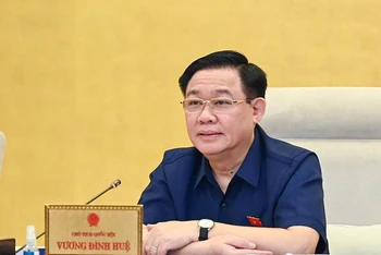 Chủ tịch Quốc hội Vương Đình Huệ cho ý kiến vào dự án Luật Bảo hiểm xã hội (sửa đổi). (Ảnh: DUY LINH)