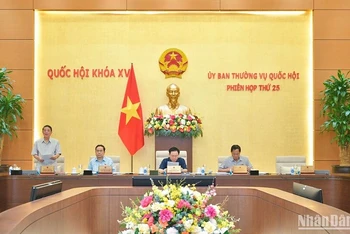Phó Chủ tịch Quốc hội Nguyễn Đức Hải phát biểu bế mạc Phiên họp thứ 25 của Ủy ban Thường vụ Quốc hội. (Ảnh: DUY LINH)