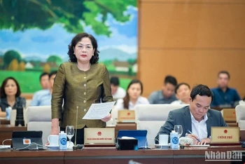 Thống đốc Ngân hàng Nhà nước Nguyễn Thị Hồng phát biểu tại phiên họp sáng 18/9. (Ảnh: DUY LINH)