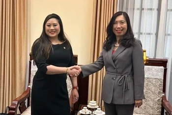 Thứ trưởng Ngoại giao Lê Thị Thu Hằng tiếp bà Caroline D. Phạm, Ủy viên Ủy ban Giao dịch Hàng hóa Tương lai Hoa Kỳ.