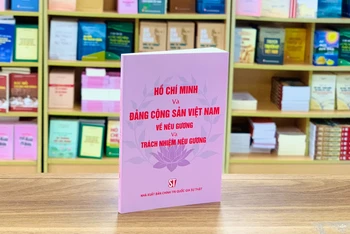 Cuốn sách "Hồ Chí Minh và Đảng Cộng sản Việt Nam về nêu gương và trách nhiệm nêu gương".
