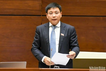 Bộ trưởng Giao thông vận tải Nguyễn Văn Thắng giải trình, làm rõ một số vấn đề đại biểu Quốc hội nêu. (Ảnh: DUY LINH)