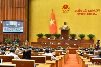 Quang cảnh một phiên thảo luận ở hội trường tại Kỳ họp thứ 6, Quốc hội khóa XV.