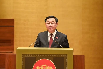 Chủ tịch Quốc hội Vương Đình Huệ phát biểu khai mạc phiên chất vấn. (Ảnh: DUY LINH)
