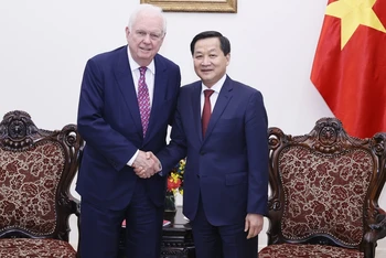 Phó Thủ tướng Lê Minh Khái tiếp ông Thomas Vallely, Giám đốc Chương trình Việt Nam tại Đại học Harvard và các chuyên gia Đại học Fulbright Việt Nam. (Ảnh: VGP)