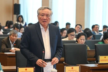 Chánh án Tòa án nhân dân tối cao Nguyễn Hòa Bình phát biểu ý kiến giải trình trong phiên thảo luận về dự án Luật Tổ chức tòa án nhân dân (sửa đổi). (Ảnh: DUY LINH)