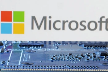 Khoản đầu tư của Microsoft bao gồm việc hỗ trợ đào tạo kỹ năng liên quan đến AI và thành lập một phòng thí nghiệm mới của Microsoft Research Asia ở Tokyo. (Ảnh: Reuters)