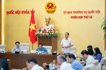 Phó Chủ tịch Quốc hội Trần Quang Phương điều hành phiên họp. (Ảnh: DUY LINH)