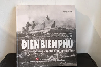 Cuốn sách ảnh “Điện Biên Phủ - Những khoảnh khắc từ lịch sử”.