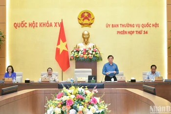 Phó Chủ tịch Quốc hội Nguyễn Khắc Định điều hành nội dung phiên họp chiều 11/6. (Ảnh: DUY LINH)