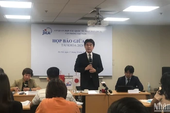 Ông Sugano Yuichi, Trưởng Đại diện JICA tại Việt Nam, chia sẻ tại họp báo. 