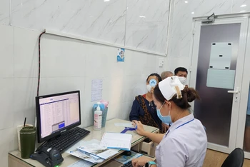 Bệnh nhân khám bệnh viêm kết mạc tại Bệnh viện Mắt Thành phố Hồ Chí Minh.