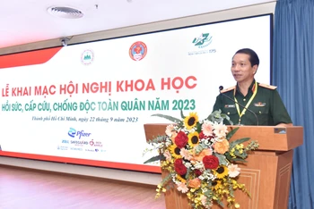 Thiếu tướng, TS-BS Trần Quốc Việt, Giám đốc Bệnh viện Quân y 175 (Bộ Quốc Phòng) phát biểu khai mạc Hội nghị