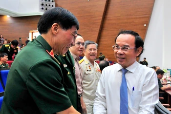 Đồng chí Nguyễn Văn Nên, Ủy viên Bộ Chính trị, Bí thư Thành ủy thành phố Hồ Chí Minh bày tỏ lòng biết ơn đối với sự cống hiến của các các cựu chiến binh nói chung và các tướng lĩnh quân đội nói riêng cho sự phát triển của Thành phố Hồ Chí Minh