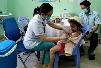 Chiến dịch tiêm vaccine phòng bệnh sởi cho trẻ từ 1-10 tuổi đã góp phần làm giảm số ca mắc bệnh trong độ tuổi này.