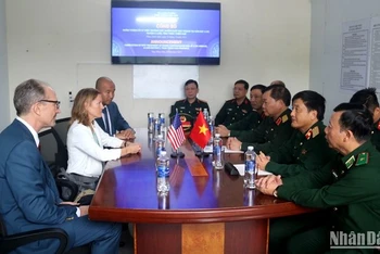 Tại buổi tiếp giữa Thượng tướng Hoàng Xuân Chiến và bà Aler Grubbs, Giám đốc Cơ quan phát triển quốc tế Hoa kỳ tại Việt Nam (USAID).