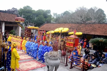 Các nghi lễ tưởng nhớ An Dương Vương tại đền Cổ Loa trong ngày khai hội.