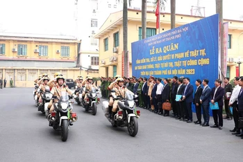 Lực lượng chức năng thành phố Hà Nội ra quân tổng kiểm tra, xử lý các vi phạm về giao thông và trật tự đô thị.