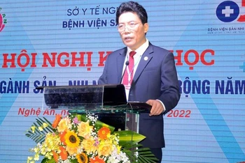 Bác sĩ Tăng Xuân Hải phát biểu tại Hội nghị khoa học chuyên ngành sản-nhi Nghệ An mở rộng năm 2022. 