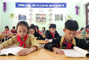 Giờ học tại Trường phổ thông dân tộc bán trú tiểu học và THCS xã Thanh Lòa (huyện Cao Lộc, Lạng Sơn). 