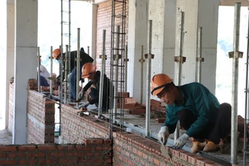 Công ty TNHH Tư vấn thiết kế và Xây dựng Ánh Tuyết tăng cường nhân lực, đẩy nhanh tiến độ thi công Dự án Nhà khách tỉnh Điện Biên.