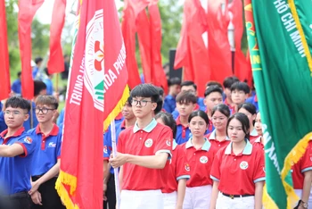 Các đội hình tình nguyện ra quân, khởi động Chiến dịch Thanh niên tình nguyện hè năm 2024 tại huyện Thủy Nguyên (Hải Phòng). 