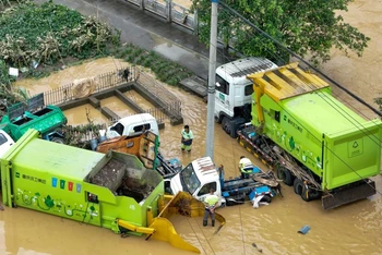 Nhiều khu vực ở Trùng Khánh (Trung Quốc) ngập trong nước lũ. (Ảnh TÂN HOA XÃ) 