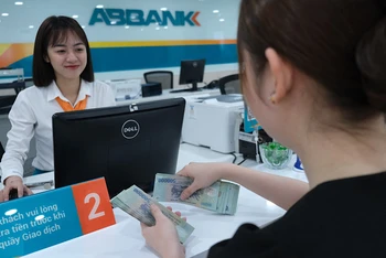 Thu nhập từ hoạt động dịch vụ của ABBANK tăng hơn 30 tỷ đồng sau kiểm toán.