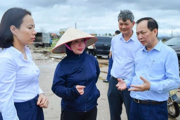 Đoàn công tác đã tới thăm, chia sẻ và động viên đối với một số hộ dân nuôi trồng thuỷ sản tại thị xã Quảng Yên (Quảng Ninh) bị ảnh hưởng nặng nề bởi cơn bão số 3.