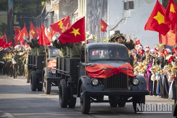 "Ngày hội Văn hóa vì hòa bình" là sự kiện trọng điểm trong chuỗi các hoạt động văn hóa đặc sắc, được chỉ đạo bởi Thành ủy, HĐND, UBND và Ủy ban Mặt trận Tổ quốc Việt Nam thành phố Hà Nội. Chương trình mang ý nghĩa sâu sắc trong việc tôn vinh giá trị lịch sử của Ngày Giải phóng Thủ đô, đồng thời nhìn lại 25 năm Hà Nội đón nhận danh hiệu “Thành phố vì hòa bình” từ UNESCO, khẳng định những nỗ lực không ngừng của thành phố trong việc giữ gìn và phát huy các giá trị văn hóa, lịch sử, đồng thời xây dựng một Thủ đô ngày càng văn minh, hiện đại, hội nhập quốc tế. 