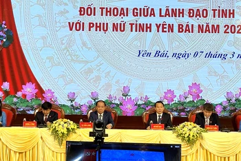 Lãnh đạo tỉnh Yên Bái đối thoại tại hội nghị.